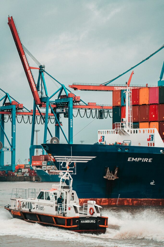 a-tug-boat-in-front-of-a-large-cargo-ship-o8wgtxz06we-683x1024.jpeg (683×1024)