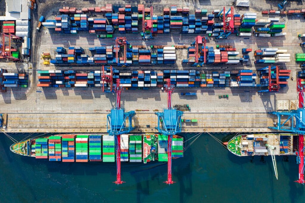 birds-eye-view-photo-of-freight-containers-2226458-1024x682.jpeg (1024×682)