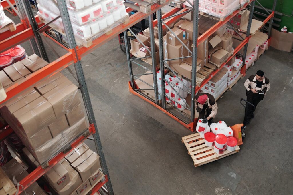 men-working-in-a-warehouse-4481529-1024x682.jpeg (1024×682)